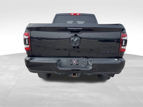 Used 2019 RAM 2500 Big Horn w/ Black Appearance Package image 4
