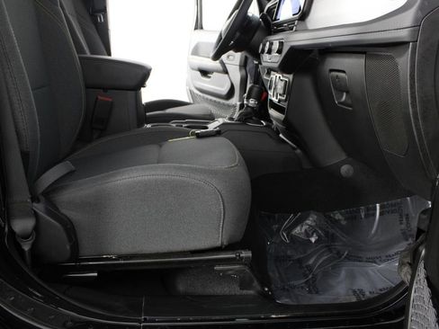Used 2025 Jeep Wrangler Unlimited Sahara AWD/4WD image 19
