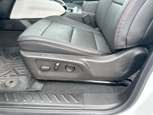 Used 2024 GMC Canyon AT4X AWD/4WD image 9