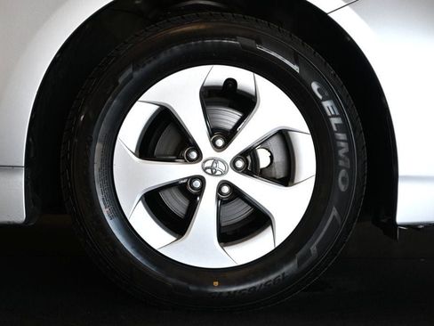 Used 2013 Toyota Prius Two FWD image 9