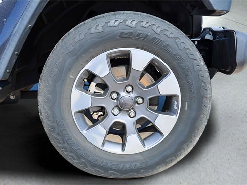 Used 2020 Jeep Wrangler Unlimited Sahara image 15