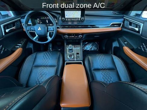 Used 2023 Mitsubishi Outlander SEL image 2