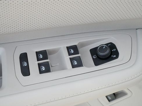 Certified 2025 Volkswagen Atlas SEL Premium R-Line AWD/4WD image 19
