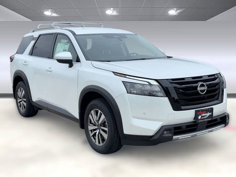 New 2025 Nissan Pathfinder SL w/ Black Appearance Package image 7