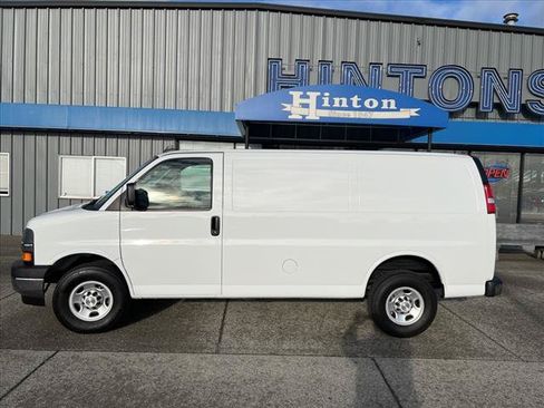 Used 2021 Chevrolet Express 2500 w/ Driver Convenience Package RWD image 3