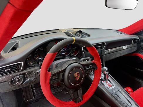 Certified 2018 Porsche 911 GT2 RS RWD image 4