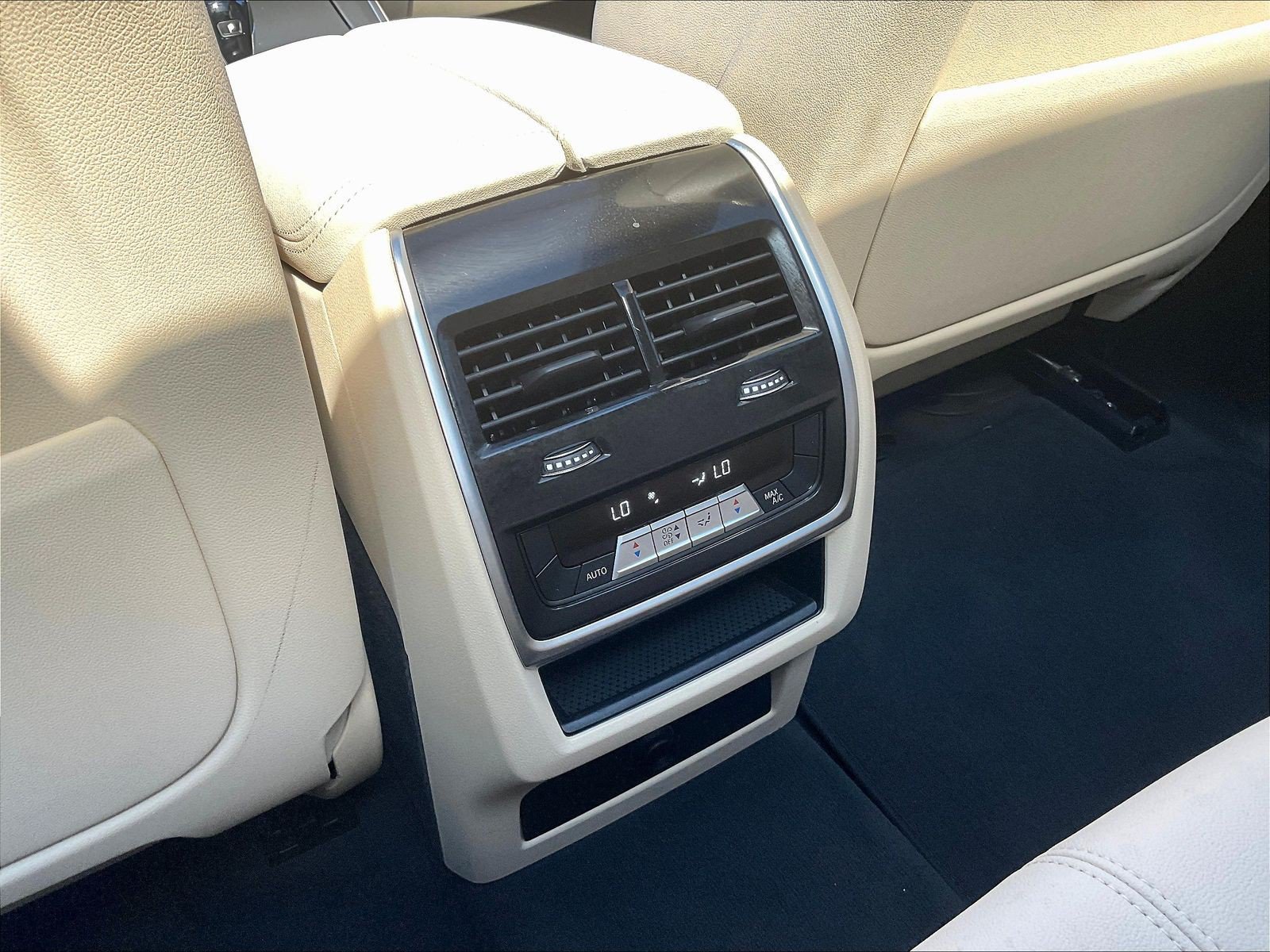 Used 2022 BMW X5 xDrive40i w/ Premium Package AWD/4WD image 12