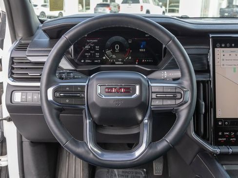 Used 2025 GMC Acadia Elevation image 18