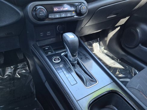 Used 2022 Nissan Kicks SR image 12