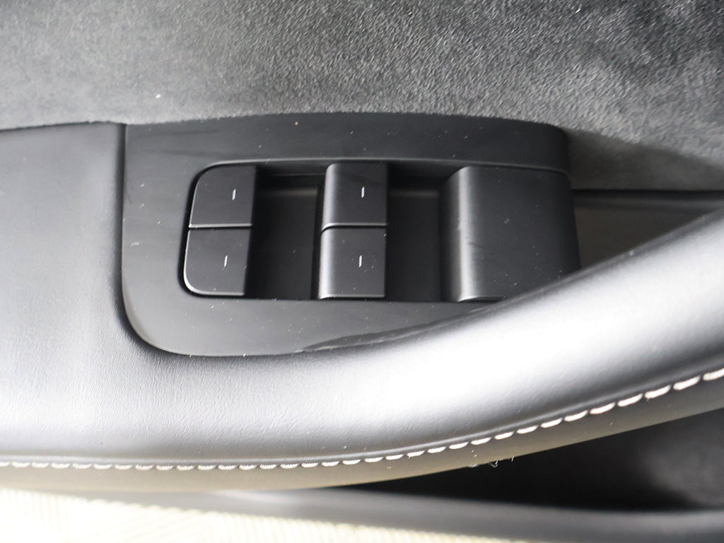 Used 2025 Tesla Model Y Long Range AWD/4WD image 37