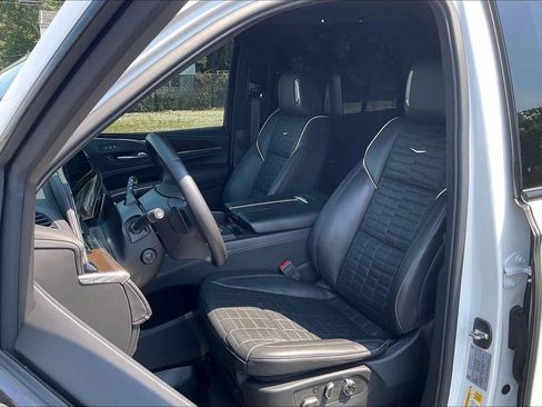 Used 2024 Cadillac Escalade Sport Platinum w/ LPO, ONYX Package AWD/4WD image 23