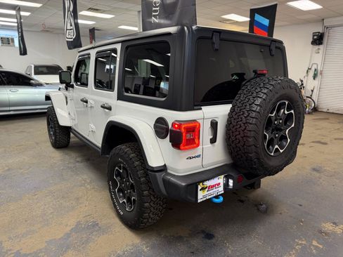 Used 2023 Jeep Wrangler Unlimited Rubicon 4xe w/ Cold Weather Group AWD/4WD image 9