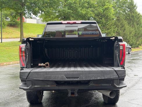 Used 2024 GMC Sierra 2500 AT4 w/ AT4 Premium Plus Package AWD/4WD image 4