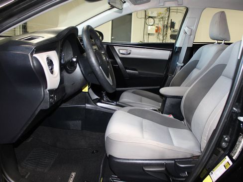 Used 2017 Toyota Corolla SE FWD image 8