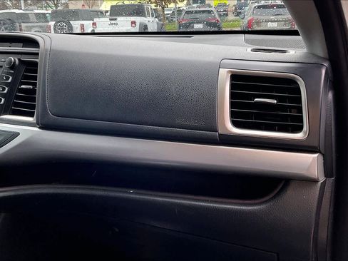 Used 2018 Toyota Highlander Plus image 17