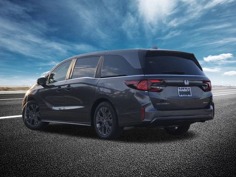New 2026 Honda Odyssey Touring image 18