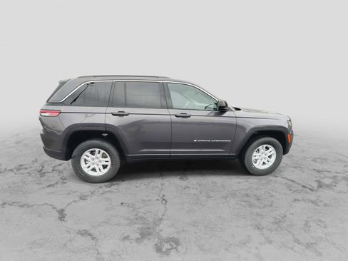 New 2025 Jeep Grand Cherokee Laredo image 9
