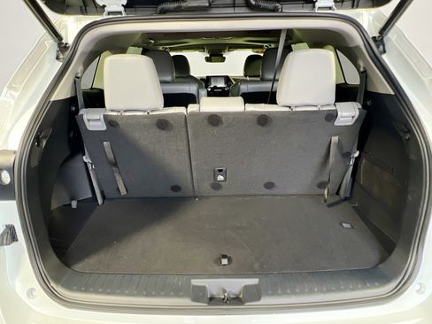 Used 2022 Toyota Highlander XLE AWD/4WD image 35