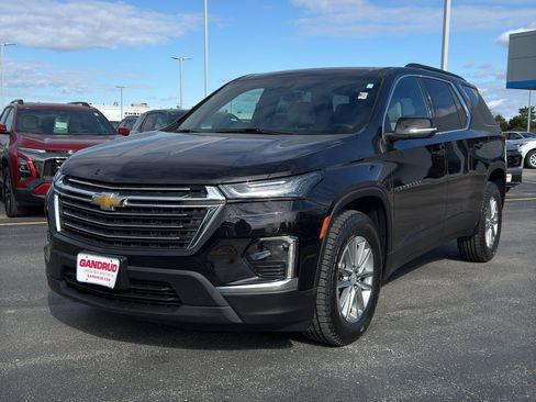 Used 2023 Chevrolet Traverse LT AWD/4WD image 2
