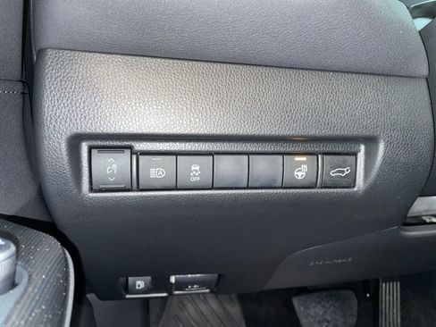 Used 2021 Toyota Venza XLE w/ Softex Package image 23