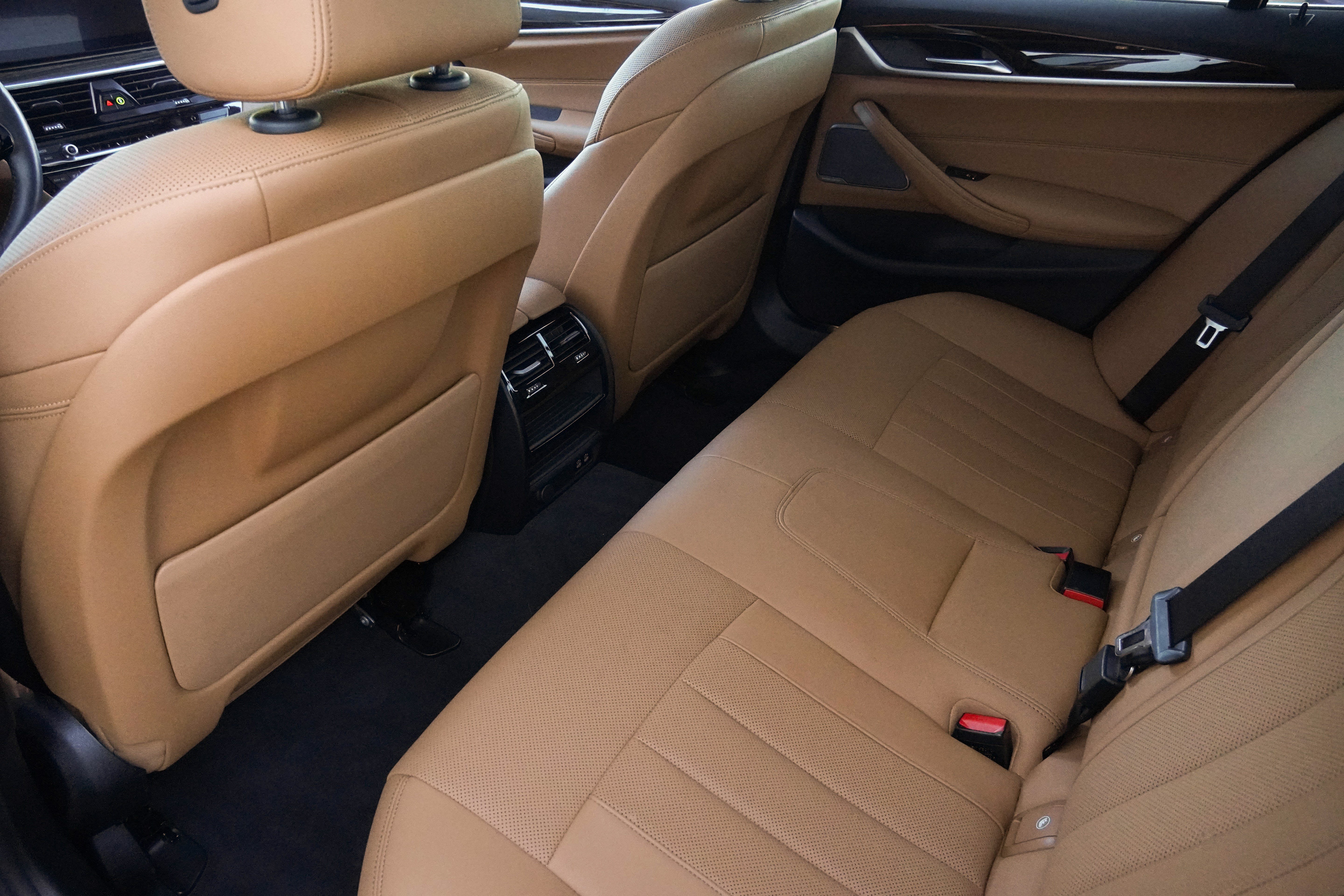 Certified 2023 BMW 540i xDrive w/ Premium Package AWD/4WD image 36