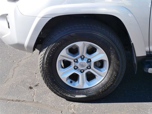 Certified 2024 Toyota 4Runner SR5 Premium image 8