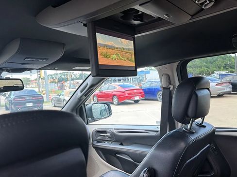 Used 2019 Dodge Grand Caravan SXT w/ Driver Convenience Group FWD image 35