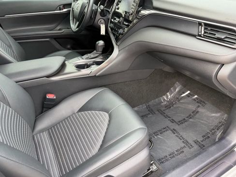 Used 2024 Toyota Camry SE image 11