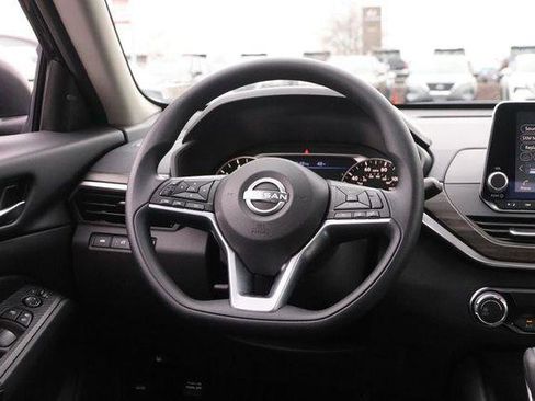 Used 2025 Nissan Altima 2.5 SV image 21