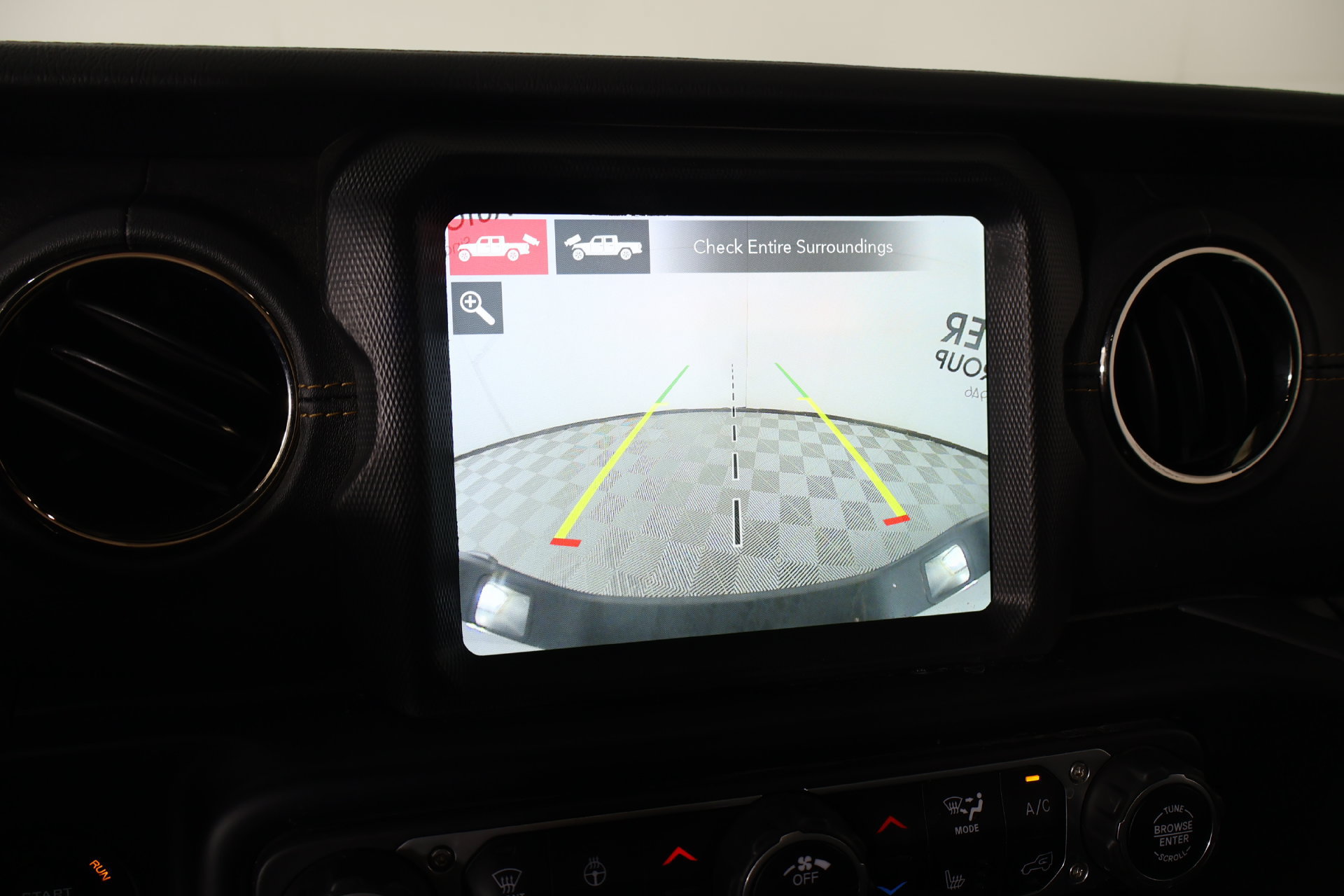 Used 2023 Jeep Gladiator Overland AWD/4WD image 6