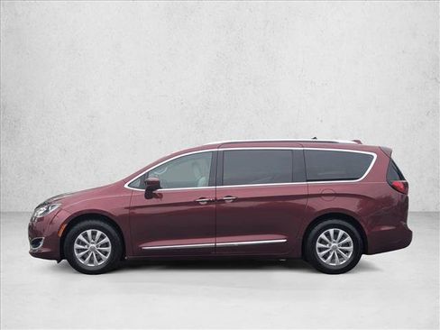 Used 2018 Chrysler Pacifica Touring-L w/ Advanced Safetytec Group FWD image 9