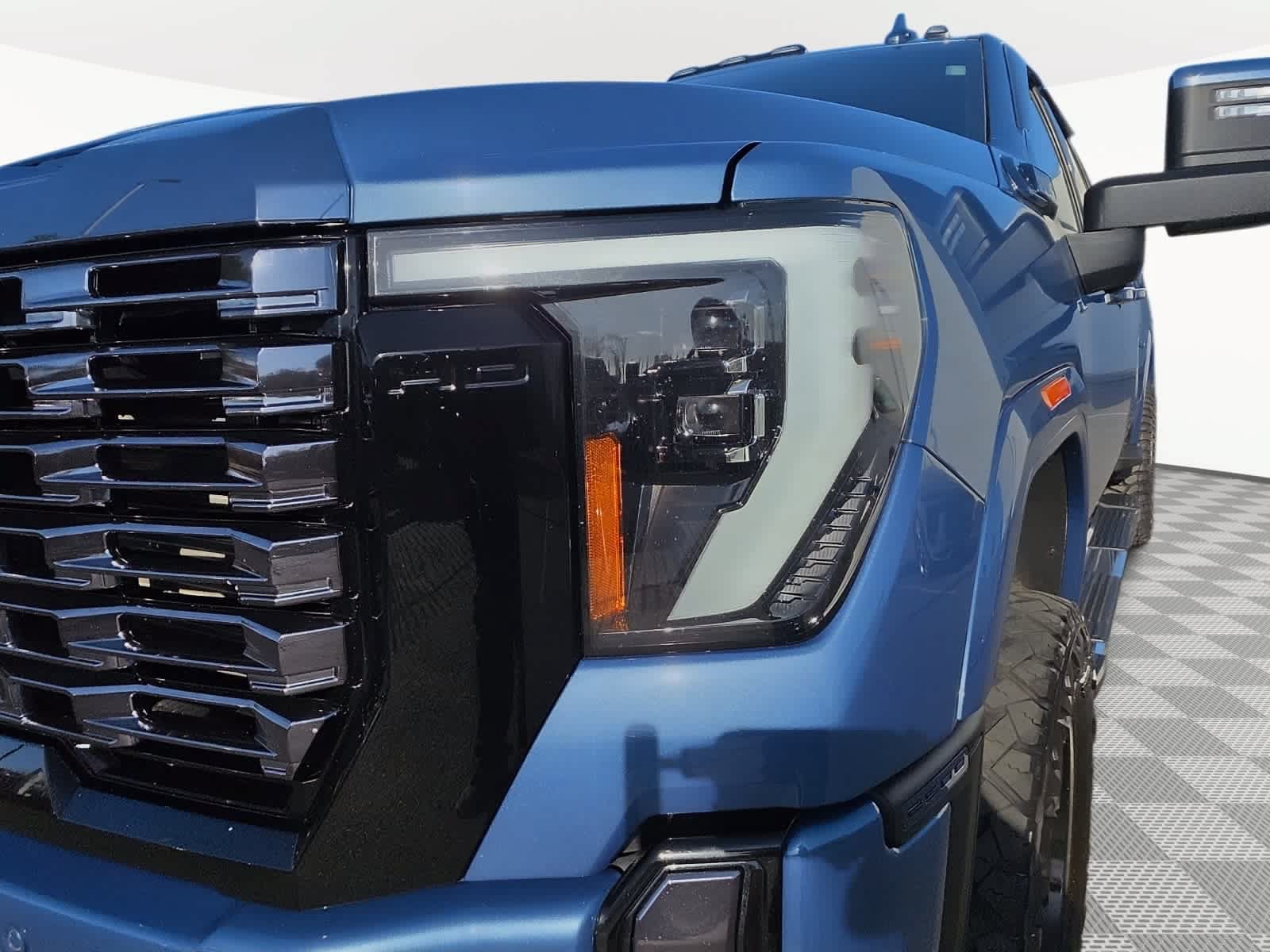 Used 2025 GMC Sierra 2500 Denali w/ Denali Reserve Package AWD/4WD image 4