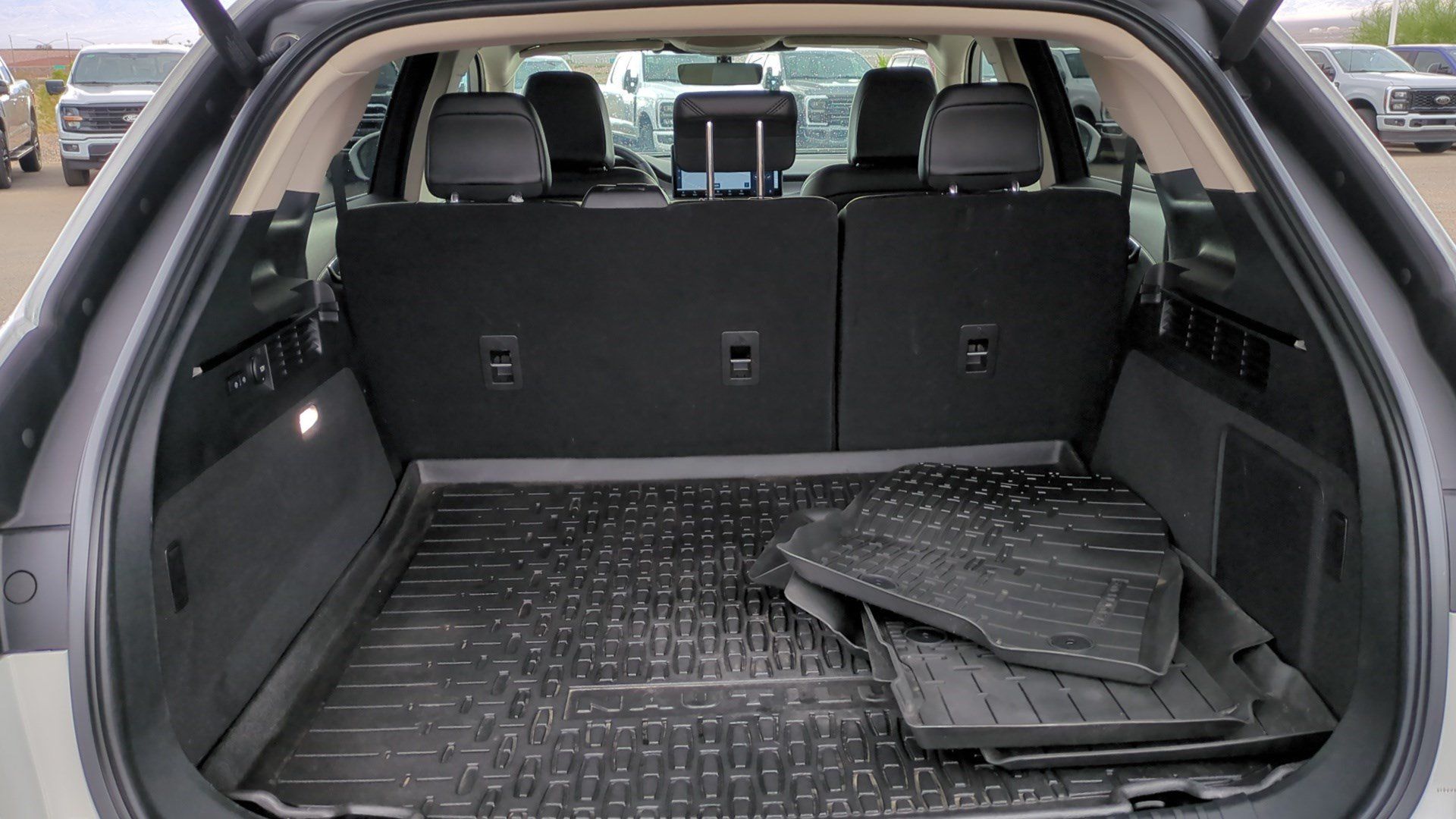 Used 2023 Lincoln Nautilus FWD w/ Premium Package image 28
