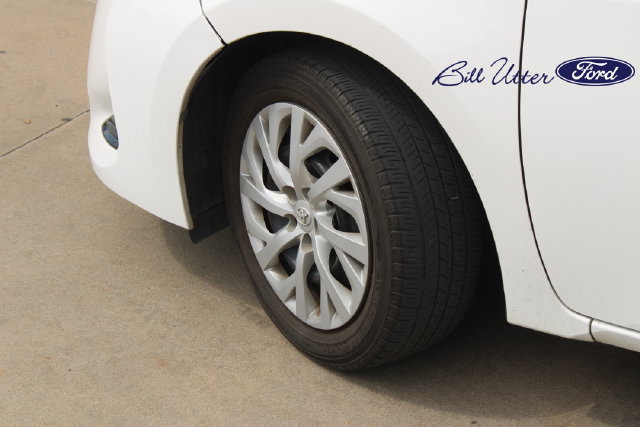 Used 2018 Toyota Corolla LE w/ Carpet Mat Package (TMS) FWD image 9