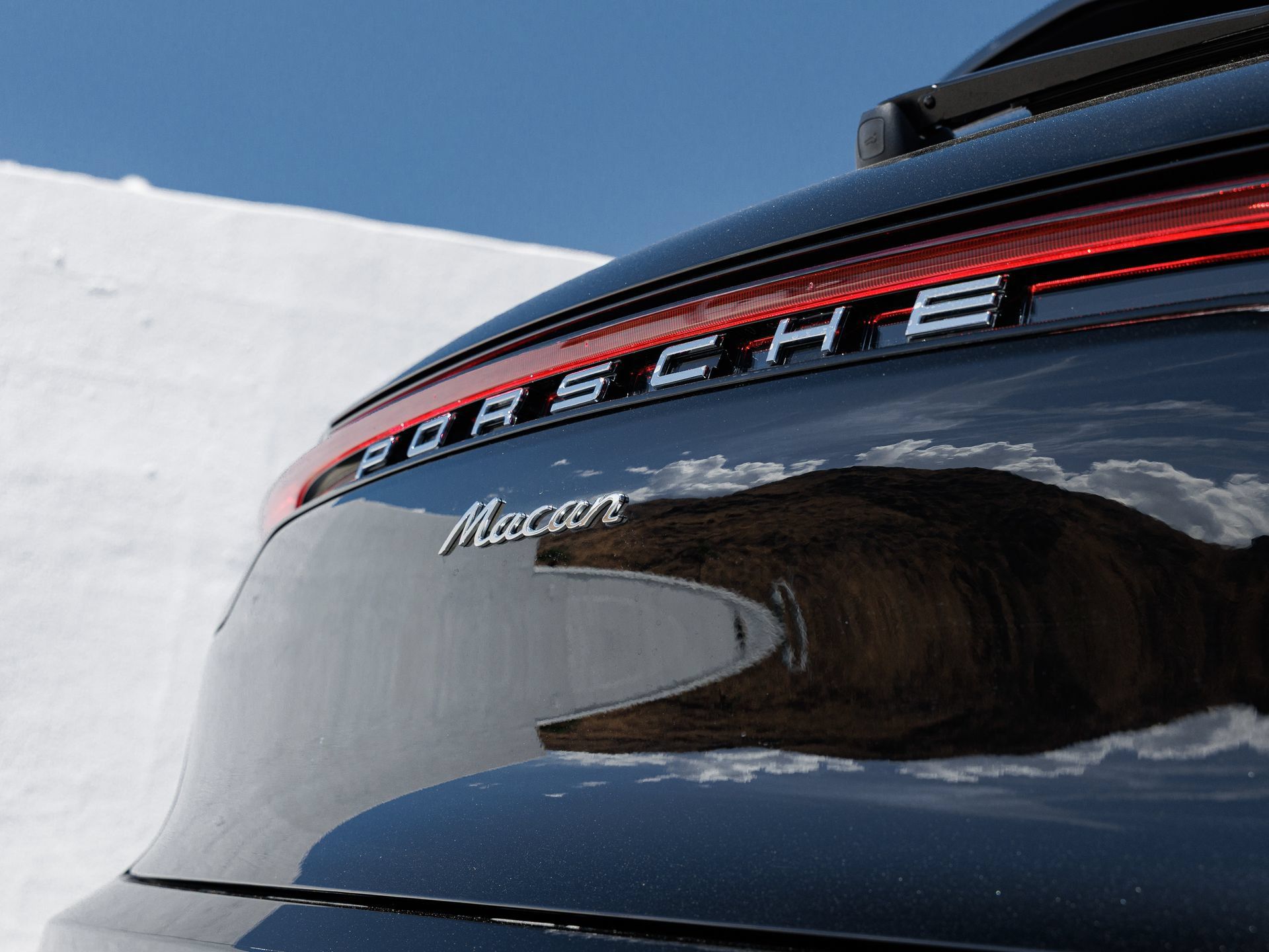 Certified 2026 Porsche Macan AWD/4WD image 12