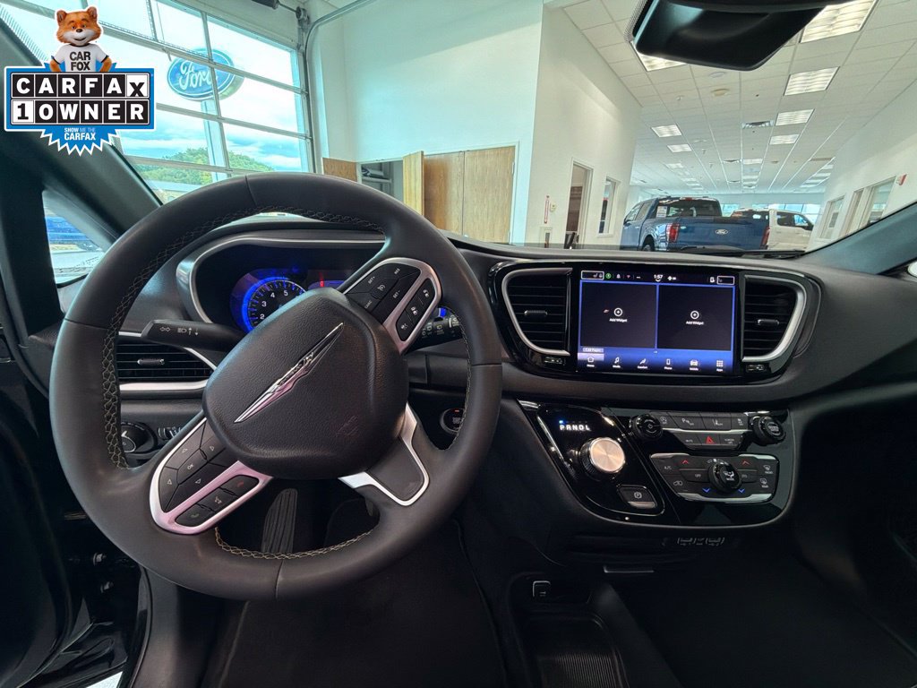 Used 2025 Chrysler Pacifica Select FWD image 6