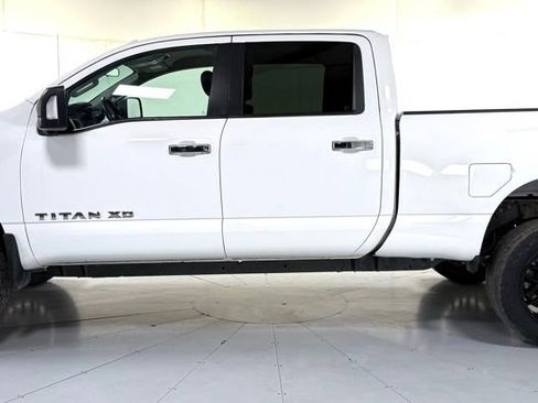 Used 2018 Nissan Titan SV RWD image 7