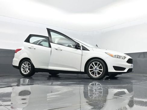 Used 2017 Ford Focus SE image 29
