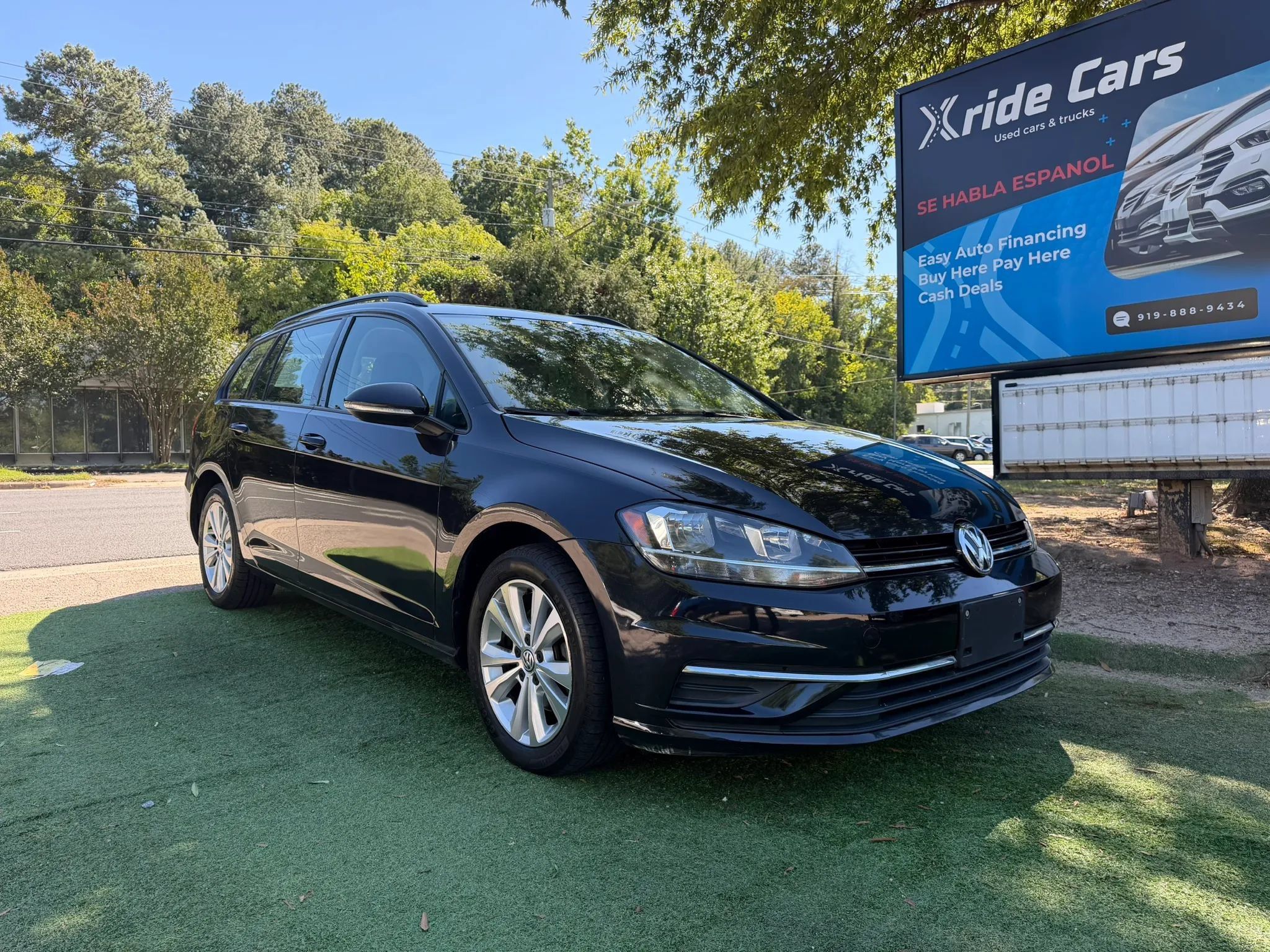 Used 2019 Volkswagen Golf S AWD/4WD image 1