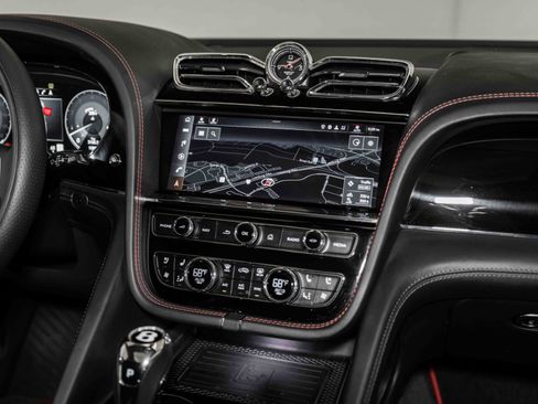 Certified 2022 Bentley Bentayga image 30
