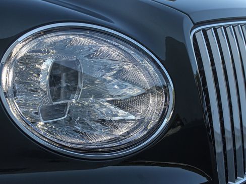 Certified 2024 Bentley Bentayga Extended Wheelbase AWD/4WD image 53