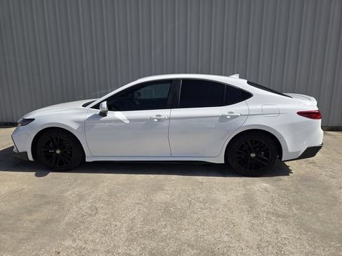 Used 2026 Toyota Camry SE w/ Convenience Package FWD image 5