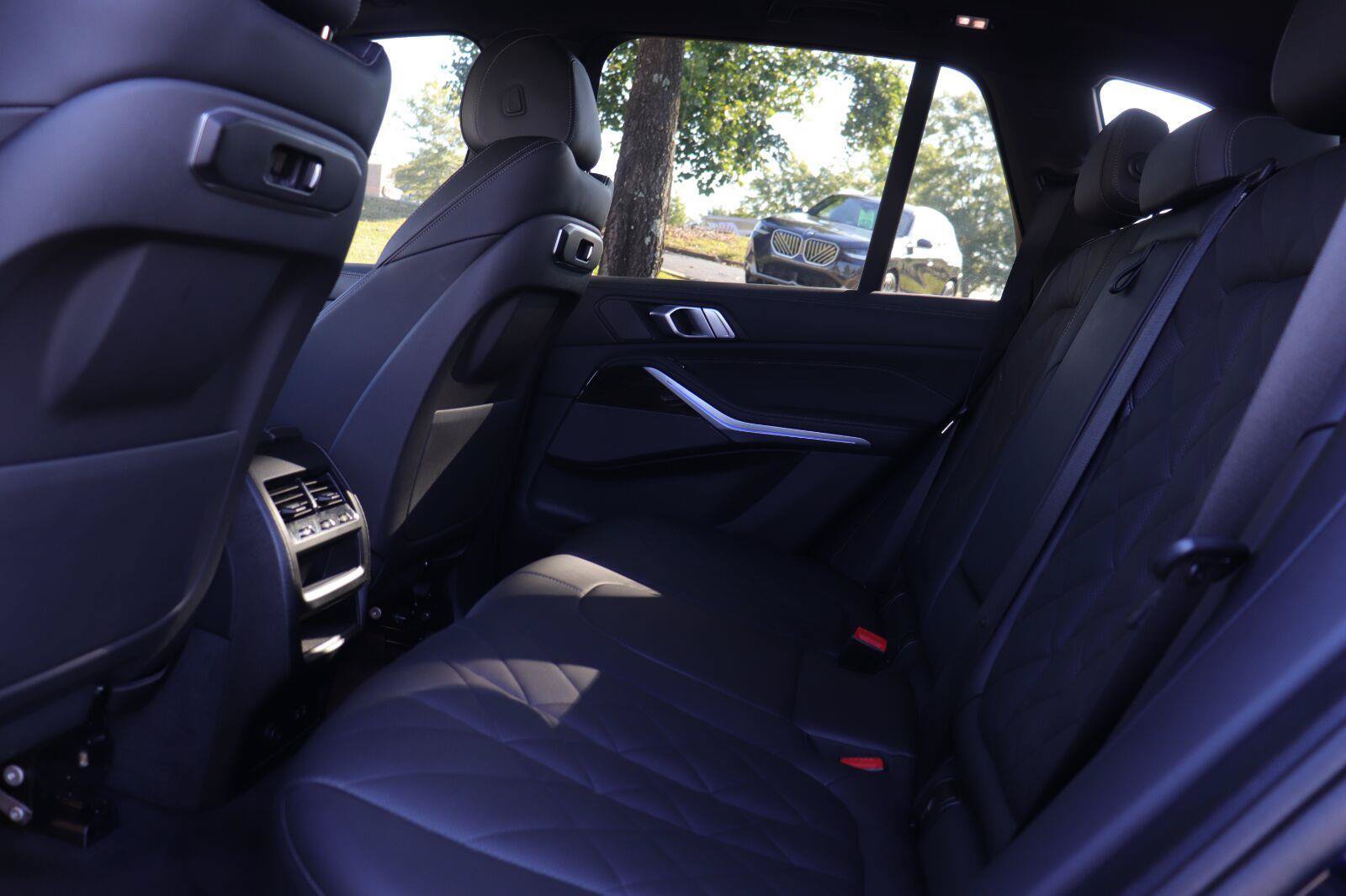 Used 2024 BMW X5 sDrive40i w/ Premium Package RWD image 12