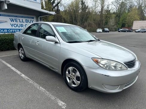Used 2005 Toyota Camry image 3