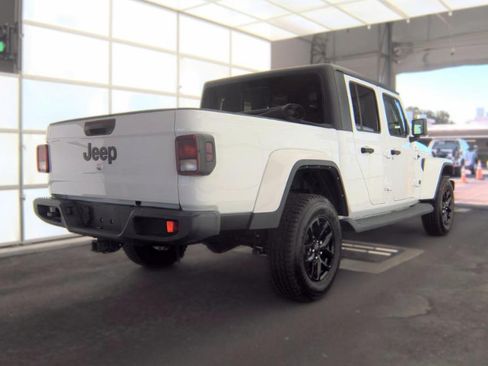 Used 2022 Jeep Gladiator Sport AWD/4WD image 6