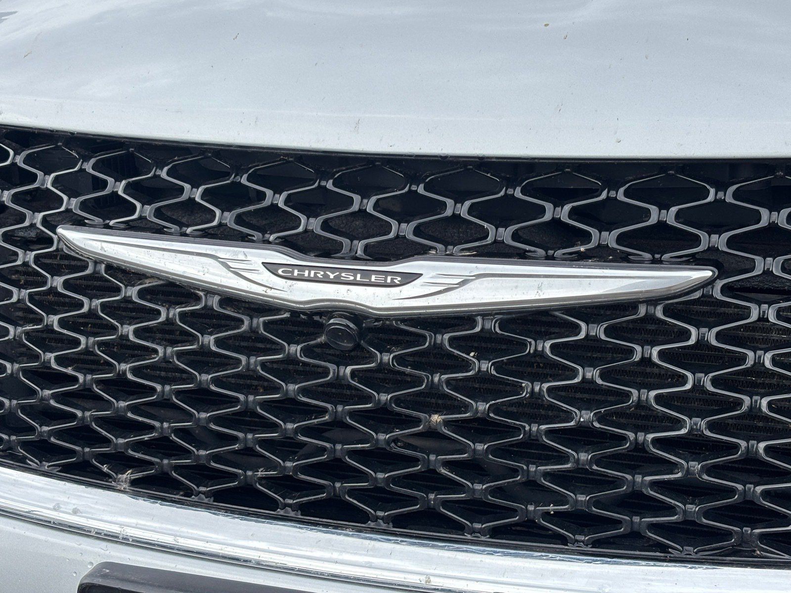 Used 2024 Chrysler Pacifica Touring-L FWD image 9