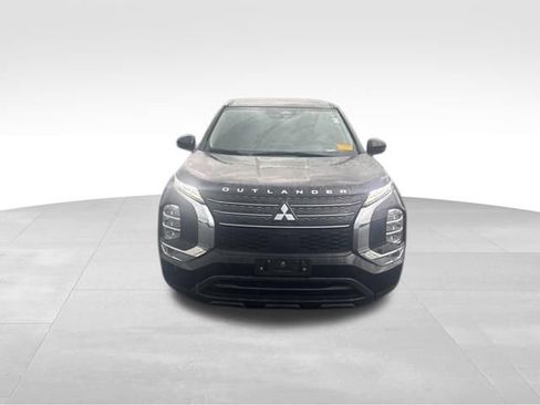 Used 2024 Mitsubishi Outlander ES image 9