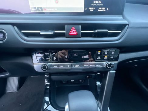 Certified 2025 Kia Seltos EX image 19