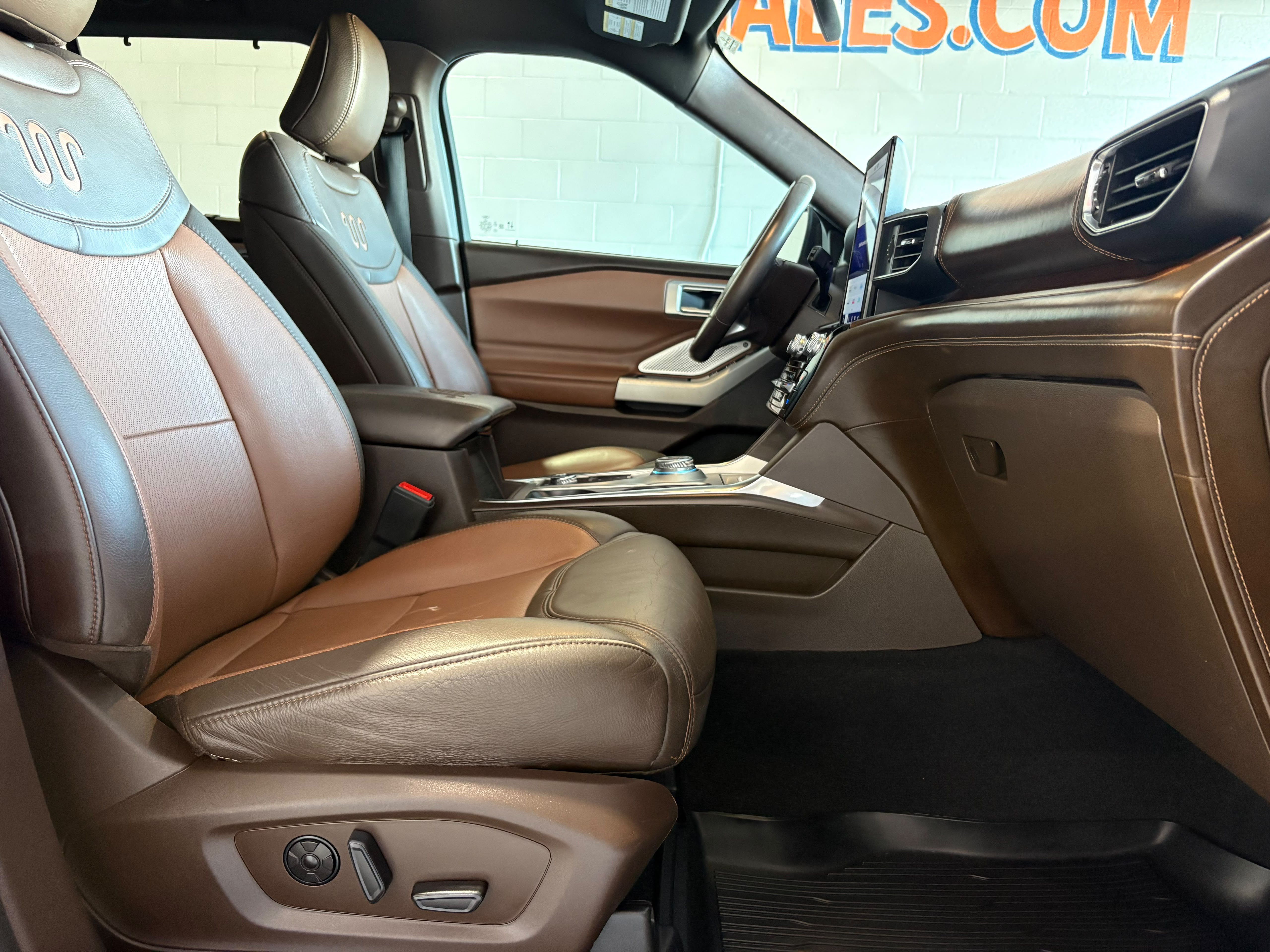 Used 2022 Ford Explorer King Ranch w/ Premium Technology Package AWD/4WD image 18