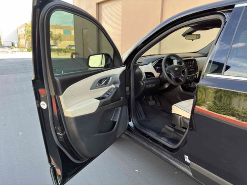 Used 2022 Chevrolet Traverse LS FWD image 39